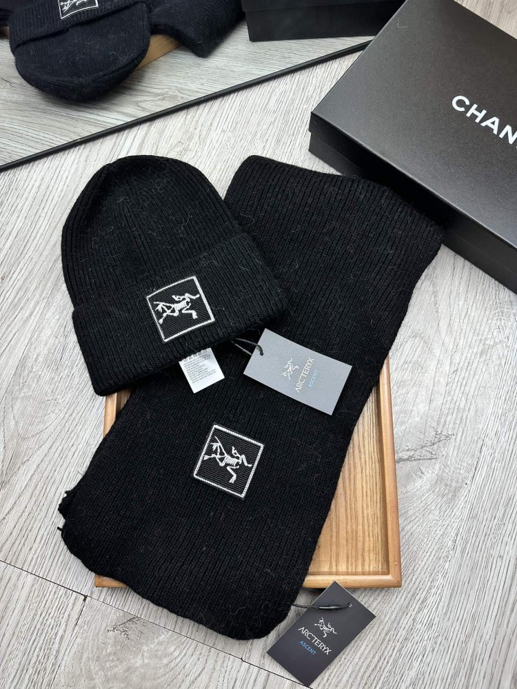 Комплект шерстяные шапка и шарф