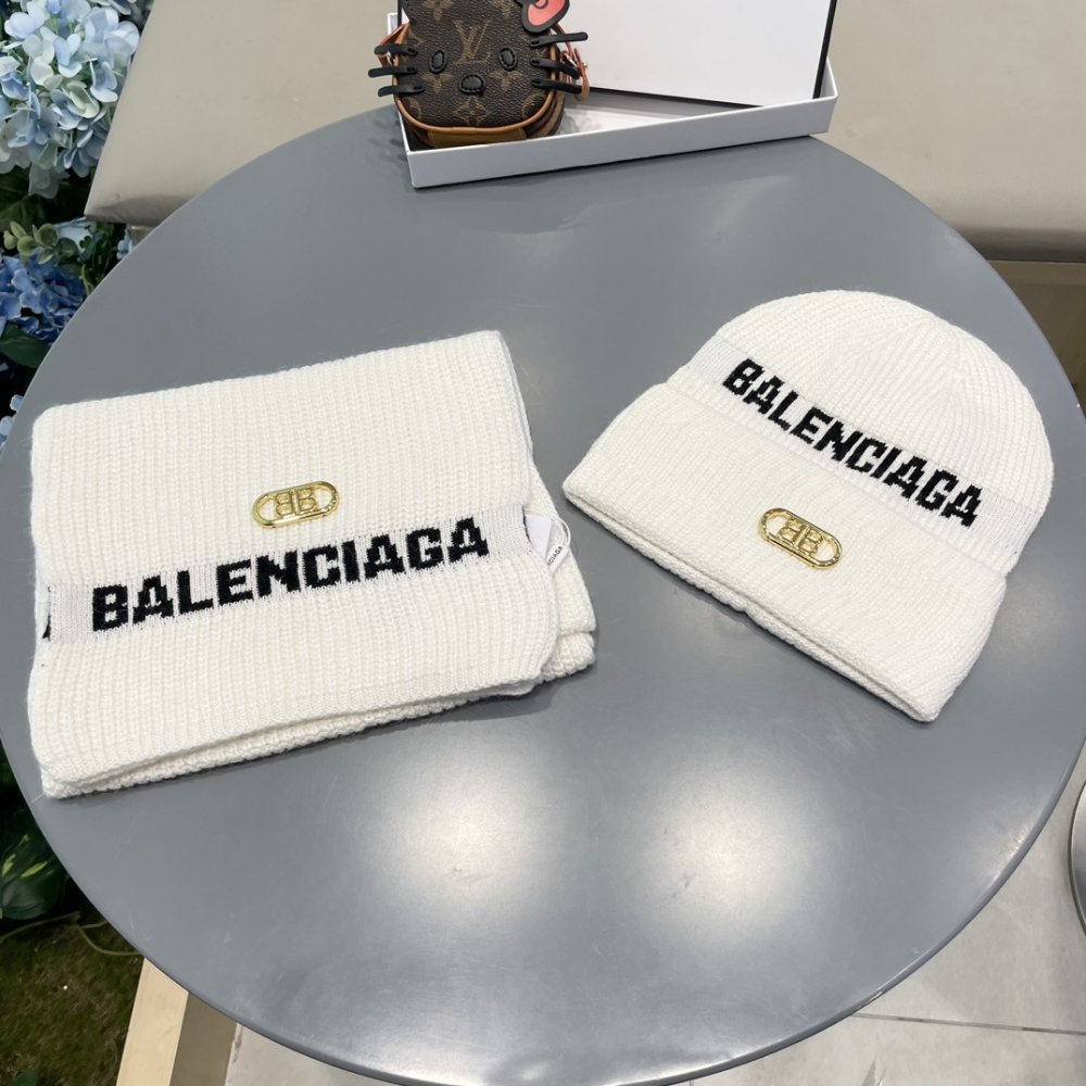 Комплект шерстяные шапка и шарф