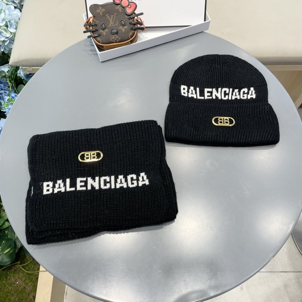 Комплект шерстяные шапка и шарф