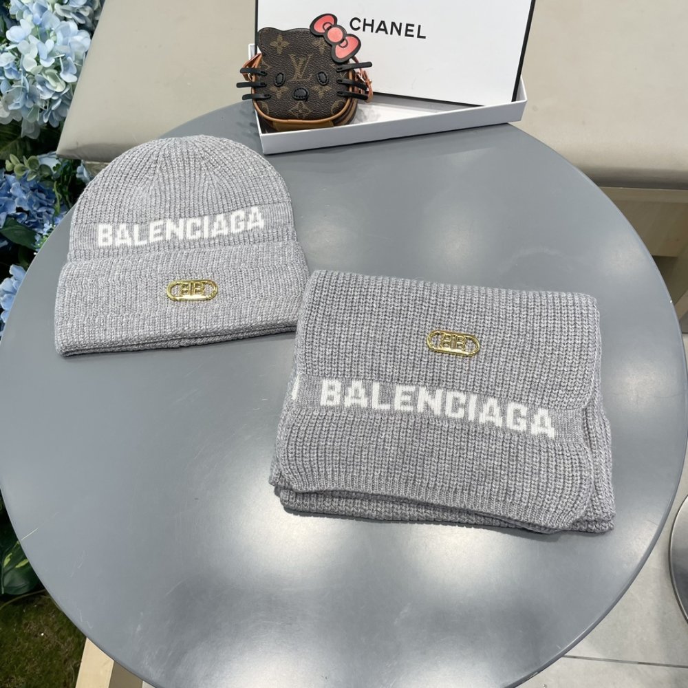 Комплект шерстяные шапка и шарф