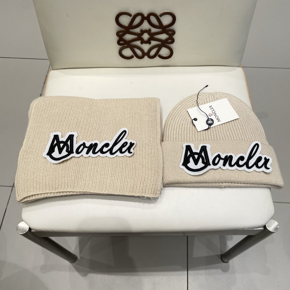 Комплект шерстяные шапка и шарф