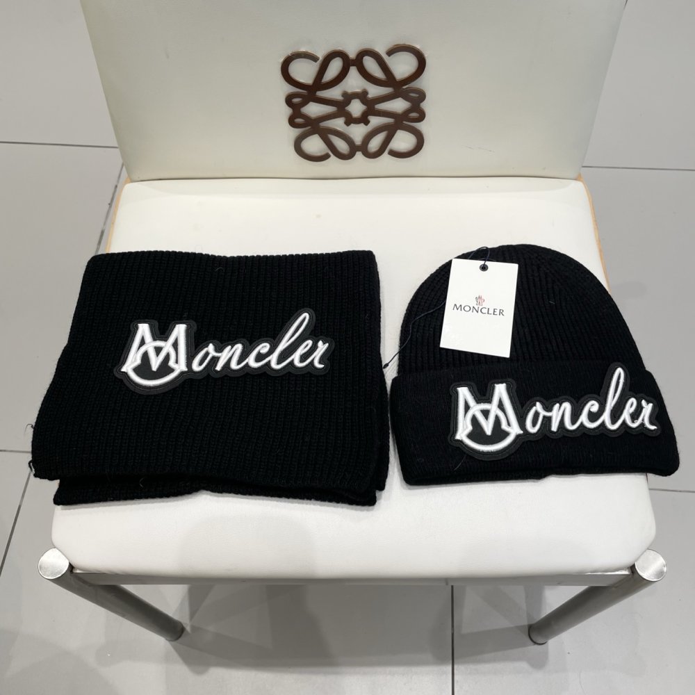 Комплект шерстяные шапка и шарф