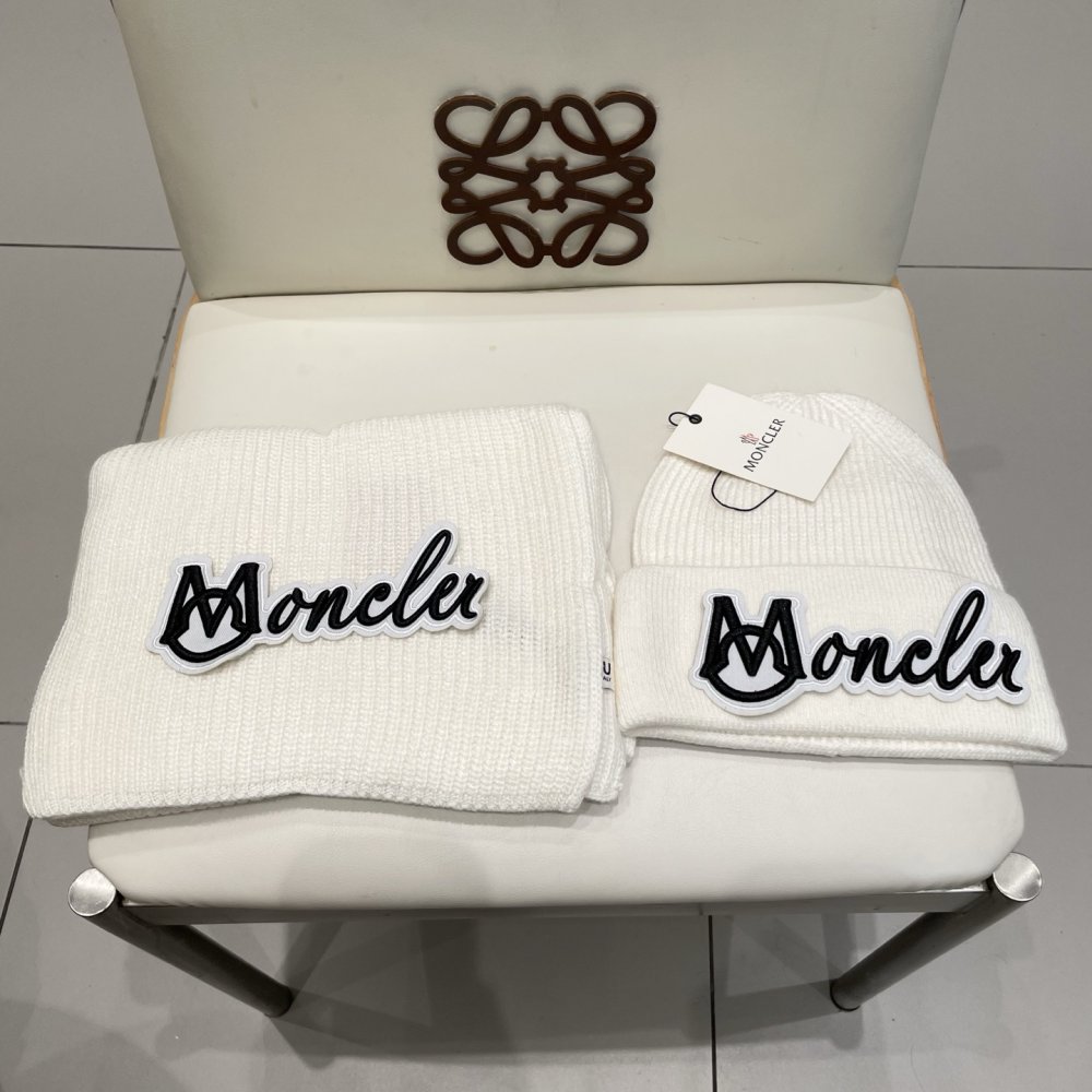 Комплект шерстяные шапка и шарф