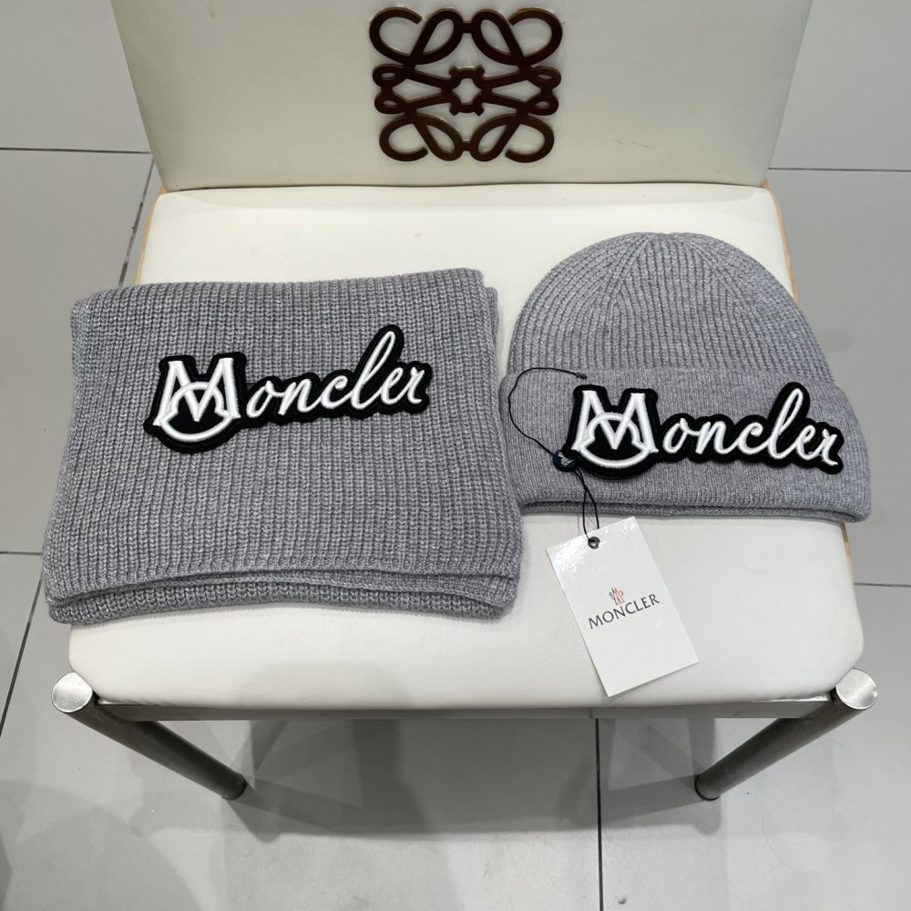 Комплект шерстяные шапка и шарф