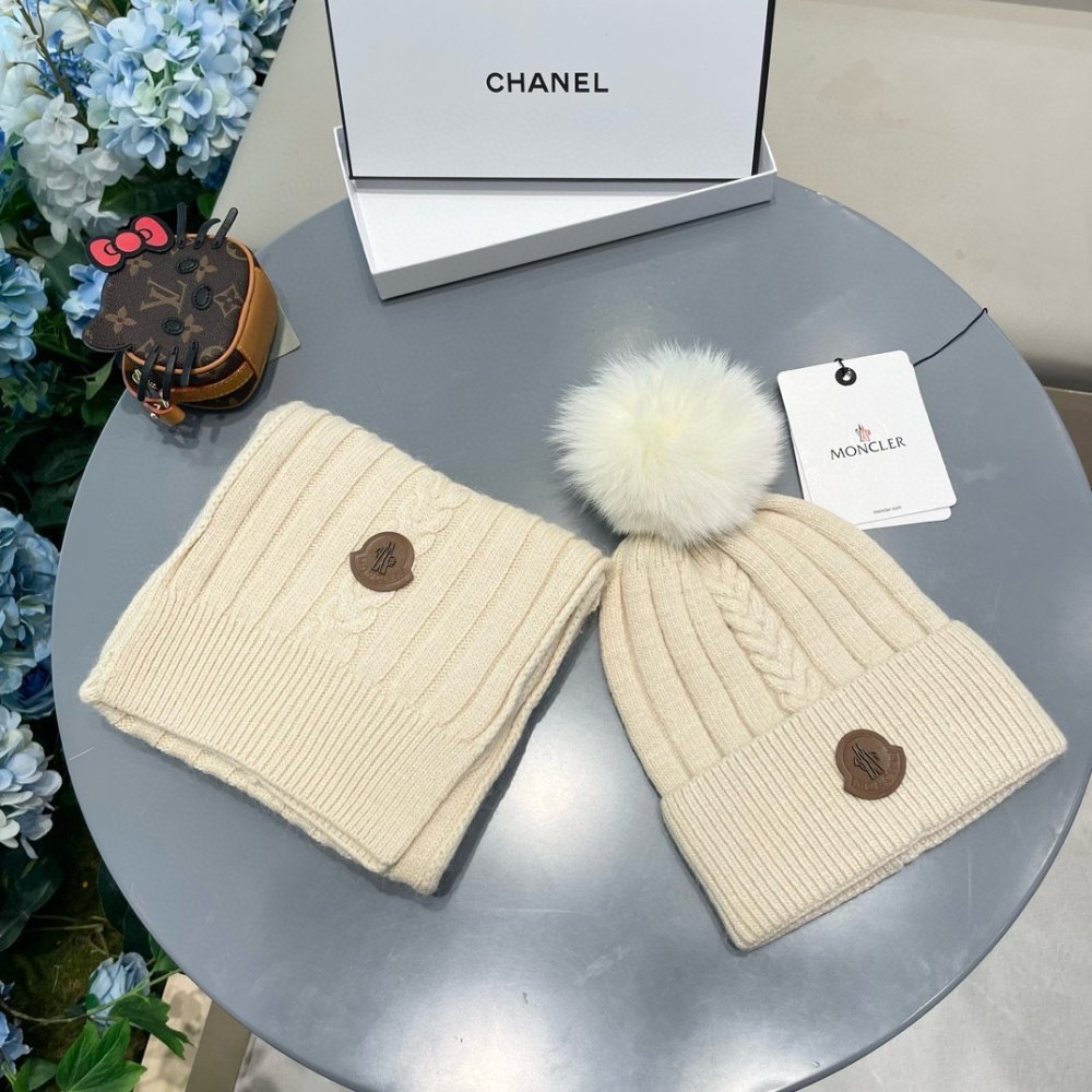 Комплект шерстяные шапка и шарф