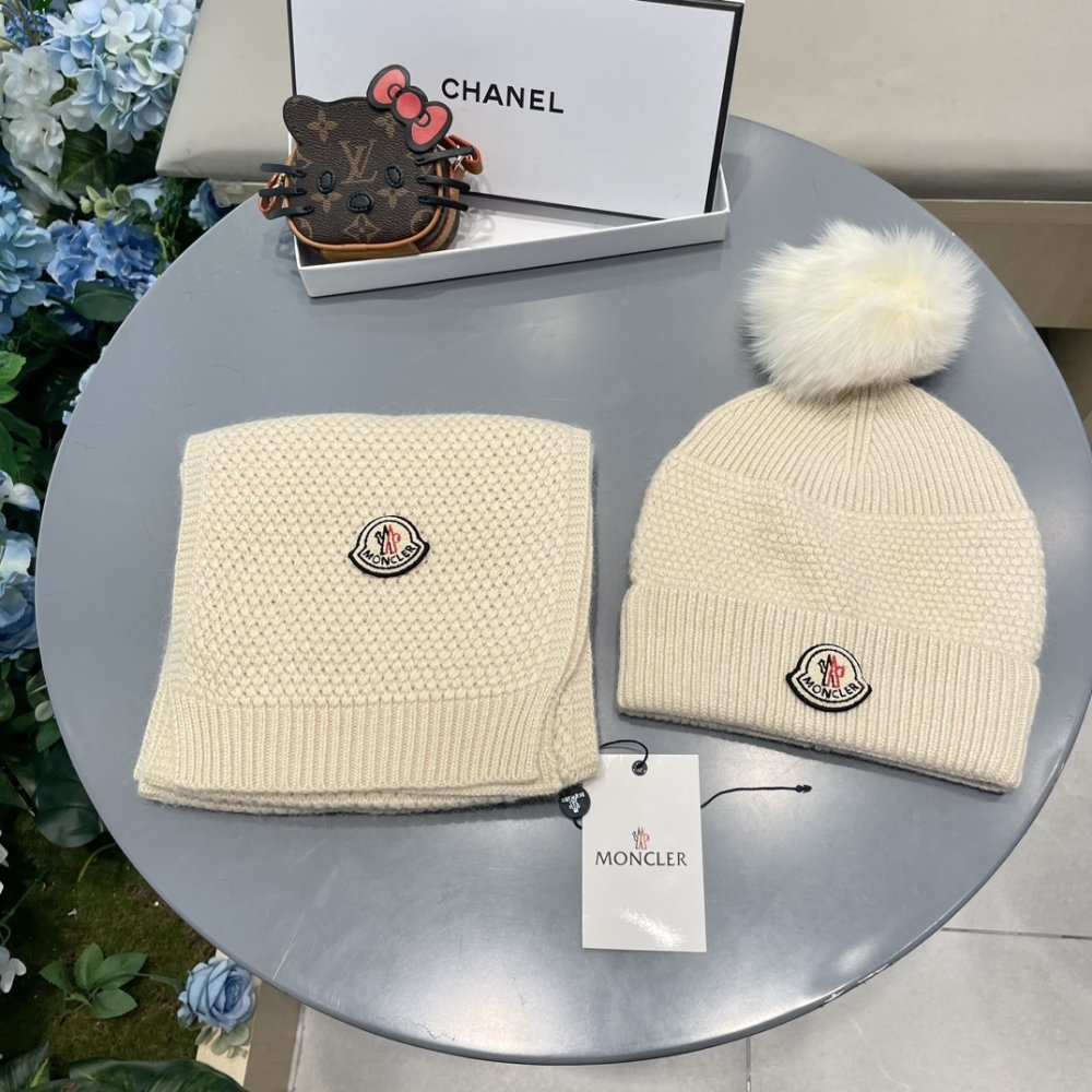 Комплект шерстяные шапка и шарф