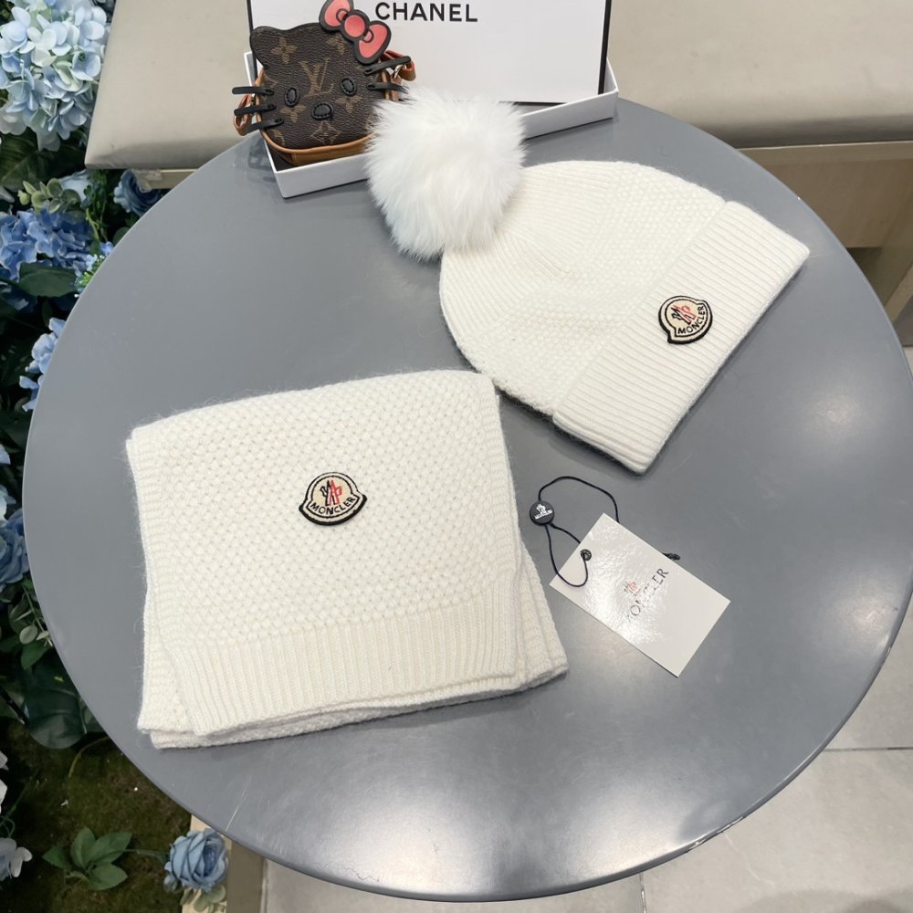 Комплект шерстяные шапка и шарф