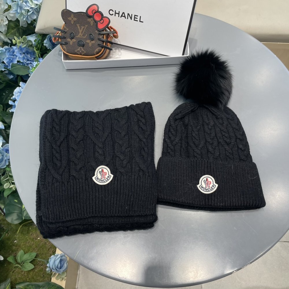 Комплект шерстяные шапка и шарф