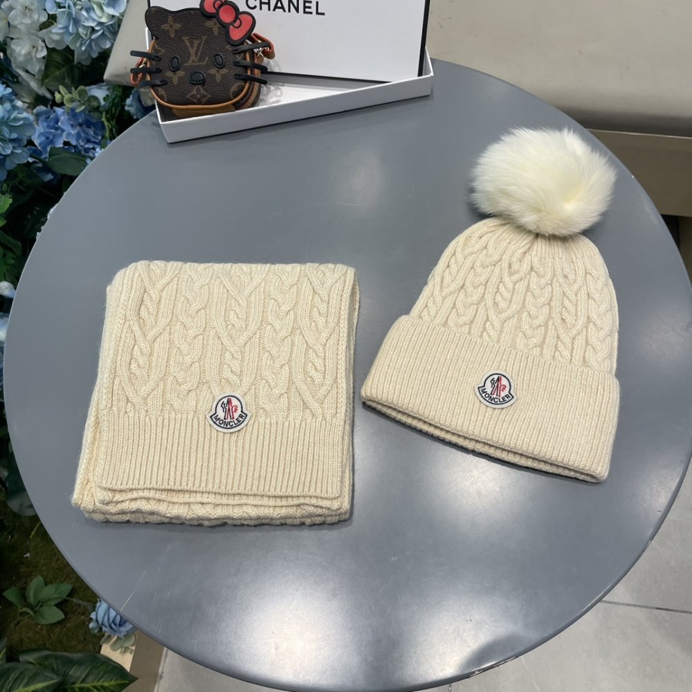 Комплект шерстяные шапка и шарф