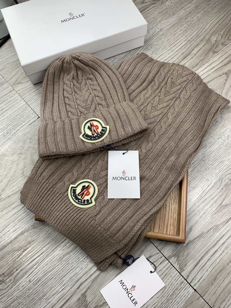 Комплект шерстяные шапка и шарф