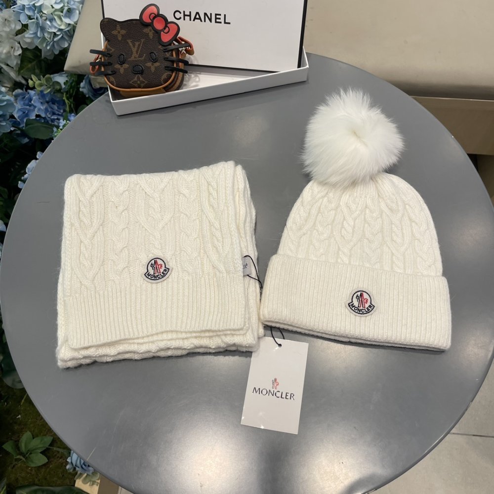 Комплект шерстяные шапка и шарф