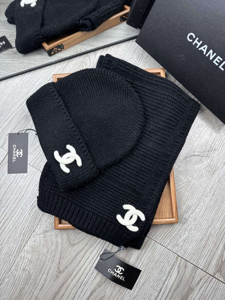 Комплект шерстяные шапка и шарф