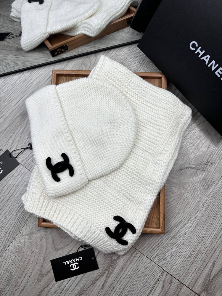 Комплект шерстяные шапка и шарф