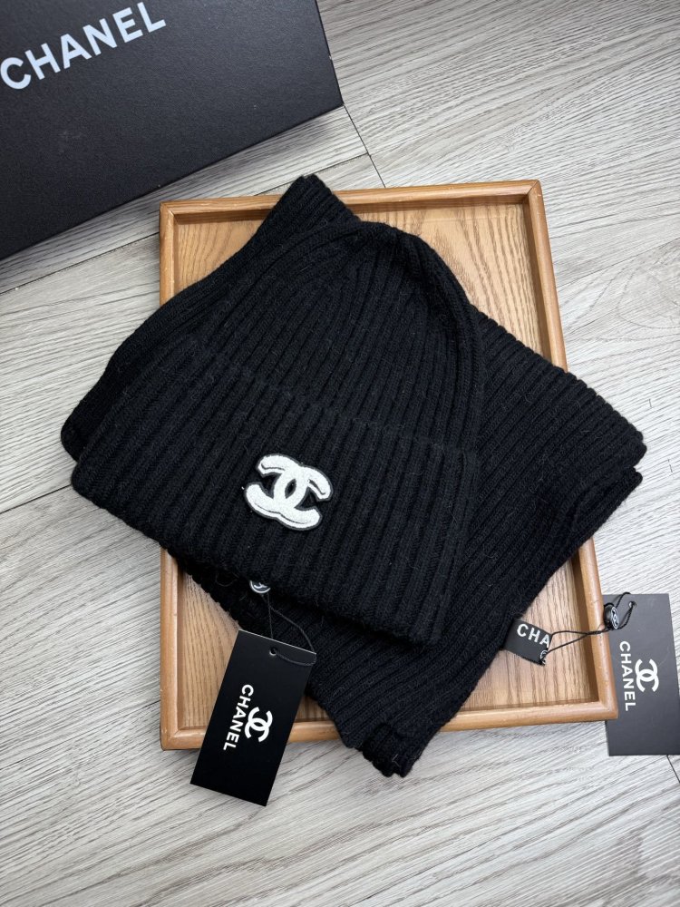 Комплект шерстяные шапка и шарф