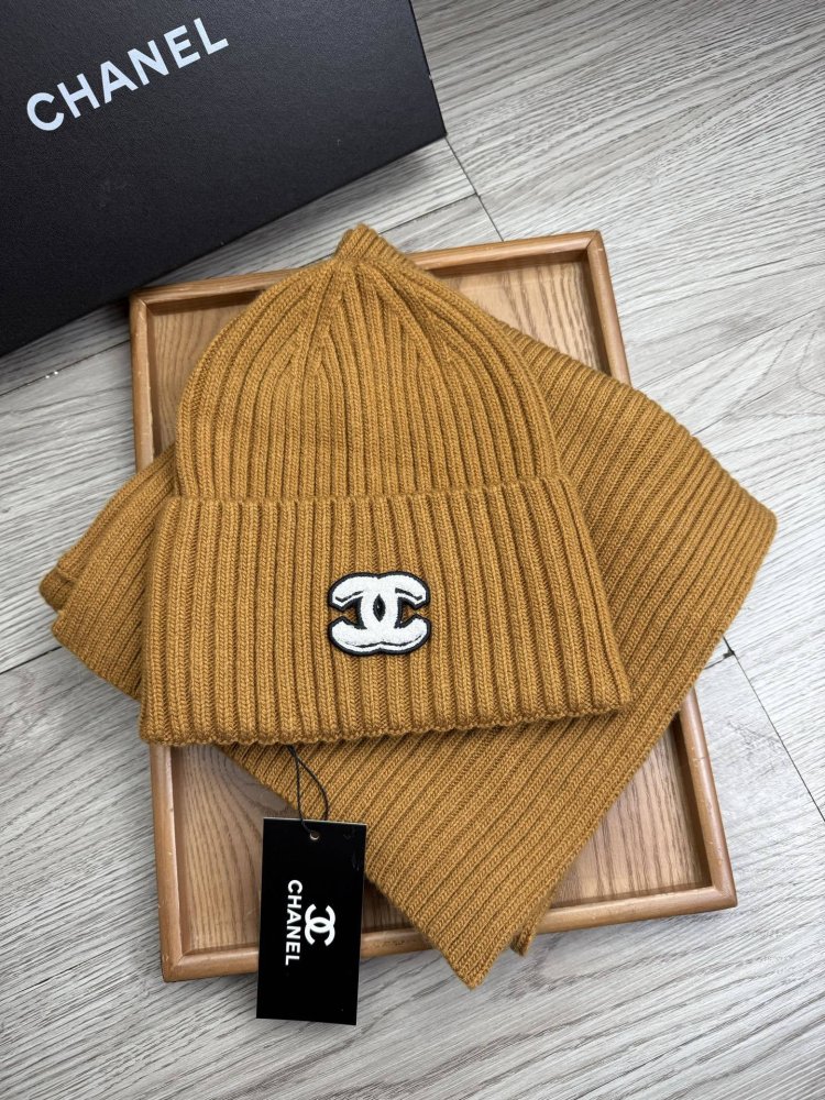 Комплект шерстяные шапка и шарф