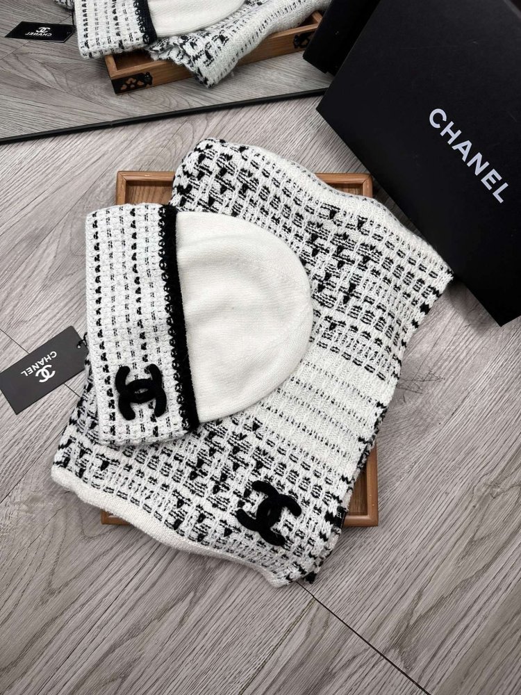 Комплект шерстяные шапка и шарф