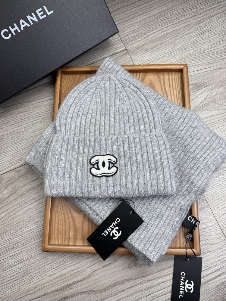 Комплект шерстяные шапка и шарф