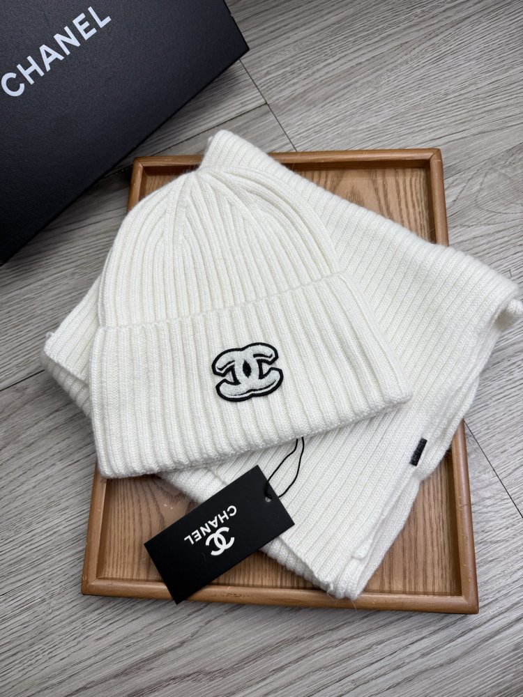 Комплект шерстяные шапка и шарф