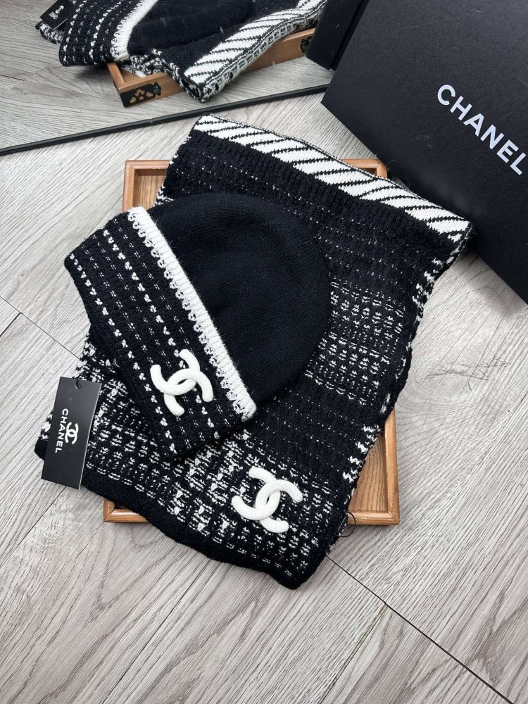 Комплект шерстяные шапка и шарф