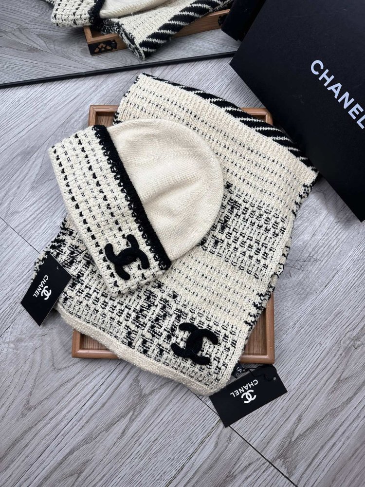 Комплект шерстяные шапка и шарф