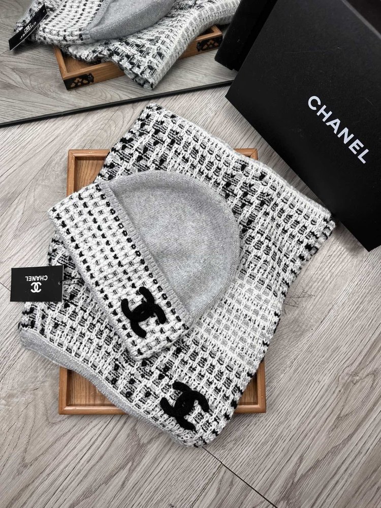 Комплект шерстяные шапка и шарф