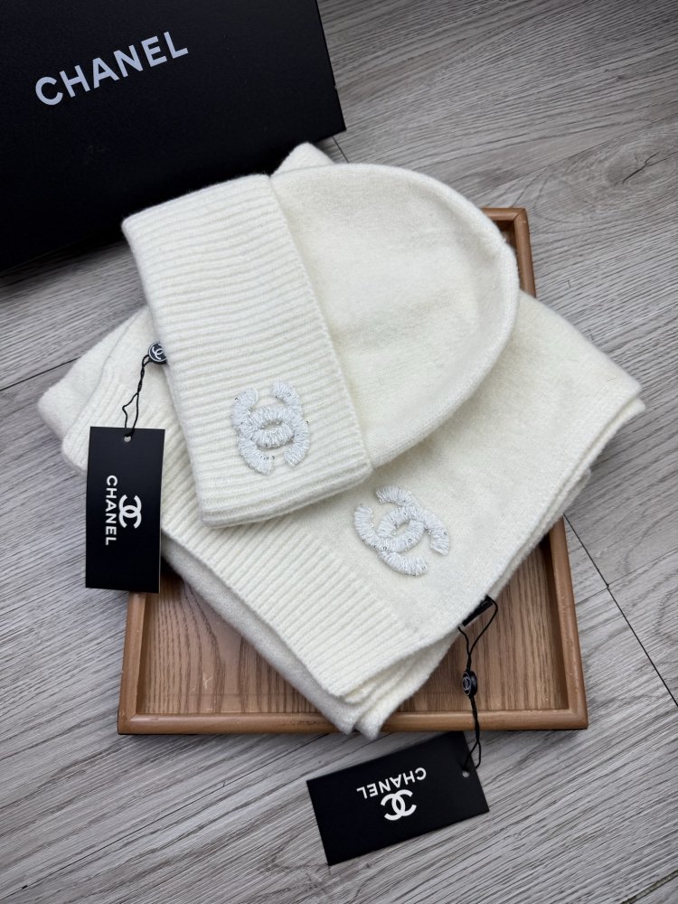 Комплект шерстяные шапка и шарф