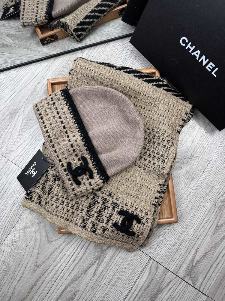 Комплект шерстяные шапка и шарф