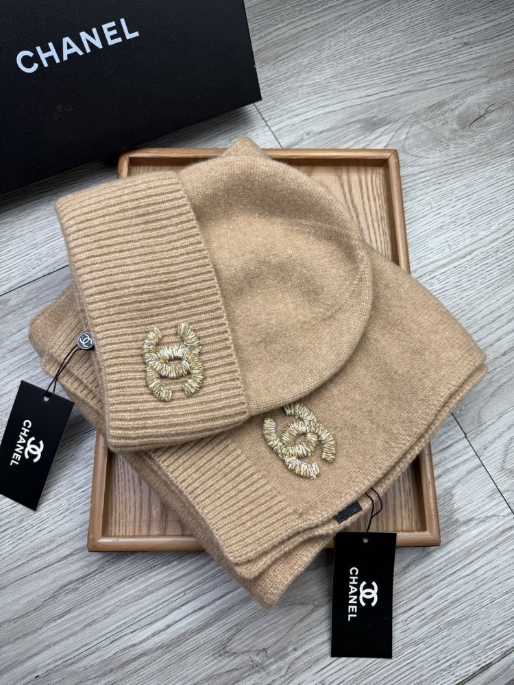 Комплект шерстяные шапка и шарф