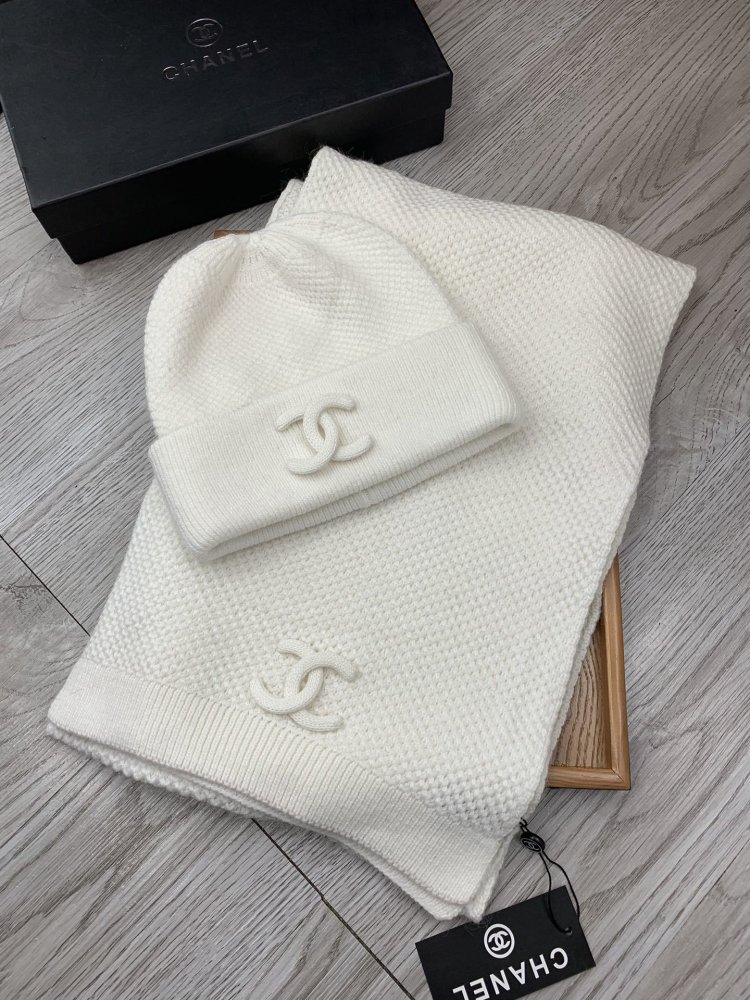 Комплект шерстяные шапка и шарф