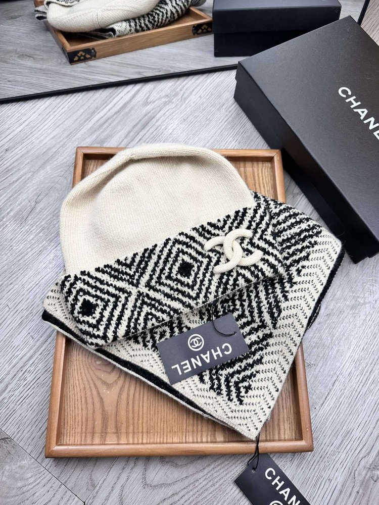 Комплект шерстяные шапка и шарф