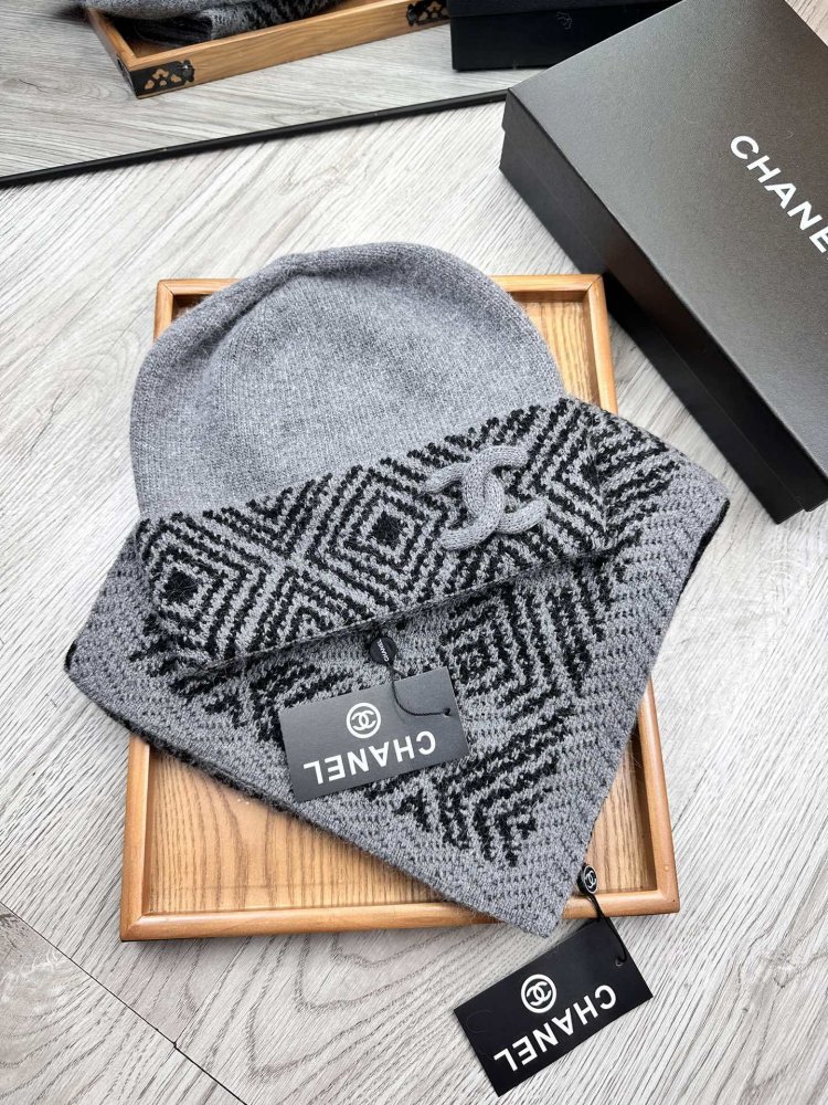 Комплект шерстяные шапка и шарф