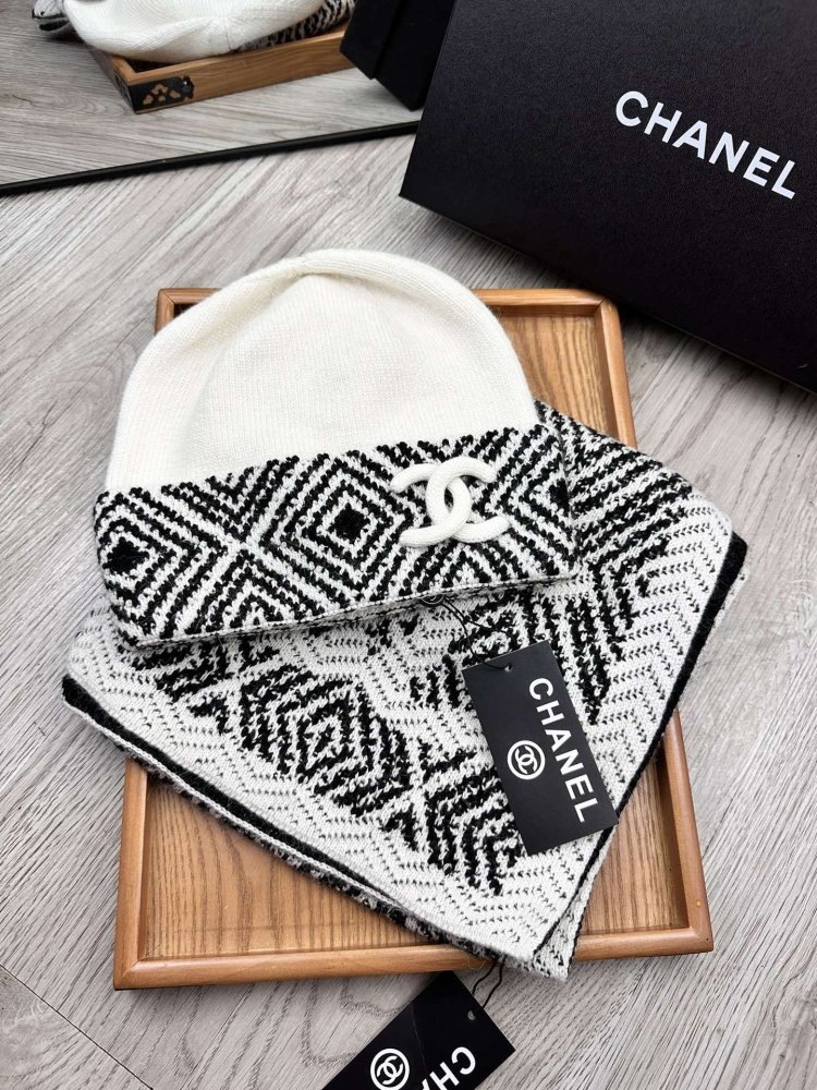 Комплект шерстяные шапка и шарф