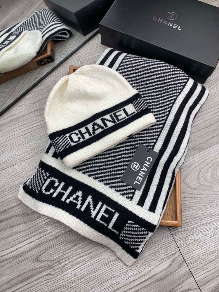 Комплект шерстяные шапка и шарф