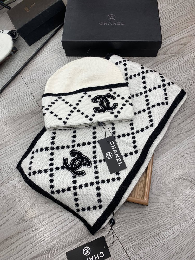 Комплект шерстяные шапка и шарф