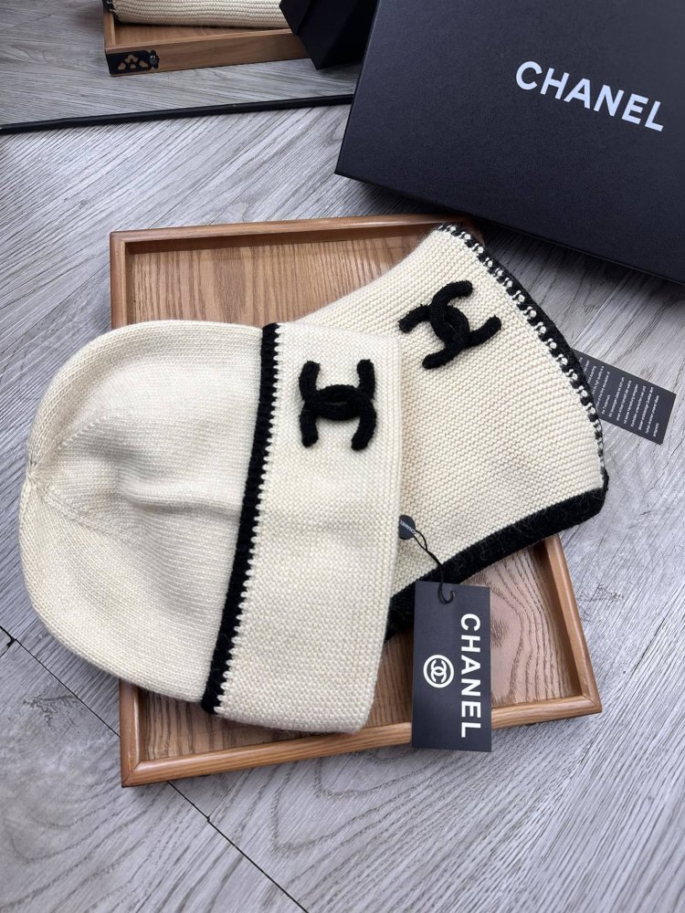 Комплект шерстяные шапка и шарф