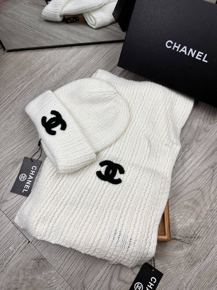 Комплект шерстяные шапка и шарф