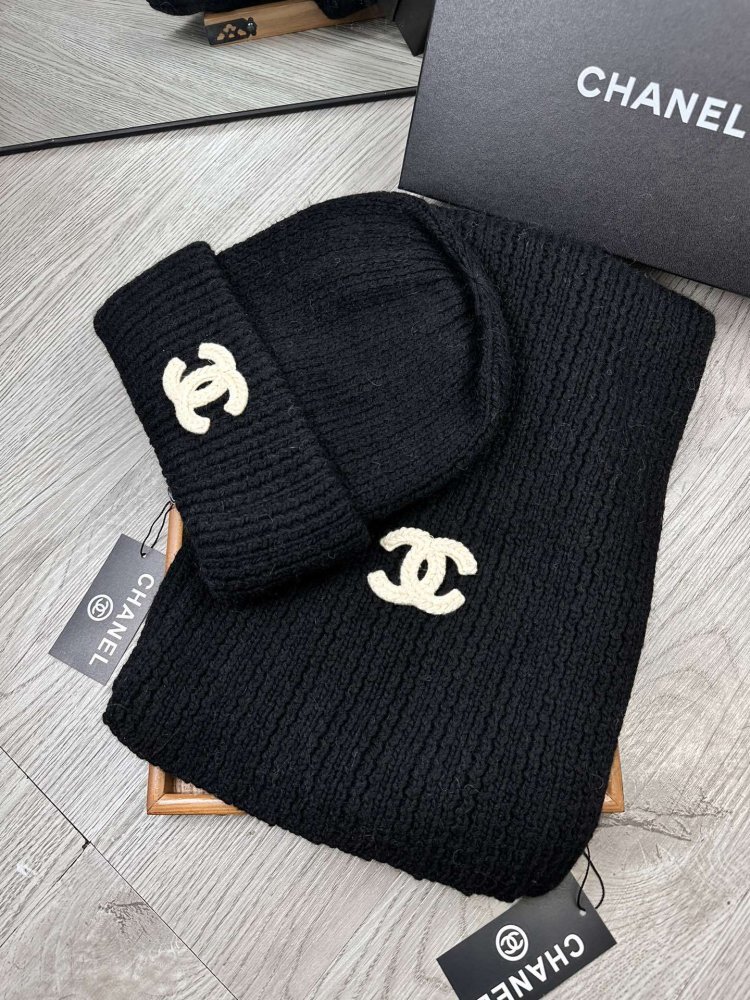 Комплект шерстяные шапка и шарф