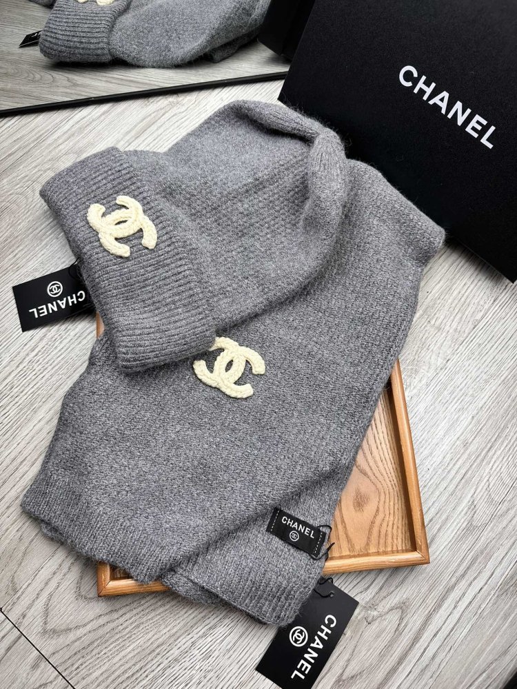 Комплект шерстяные шапка и шарф