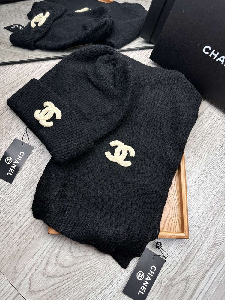 Комплект шерстяные шапка и шарф