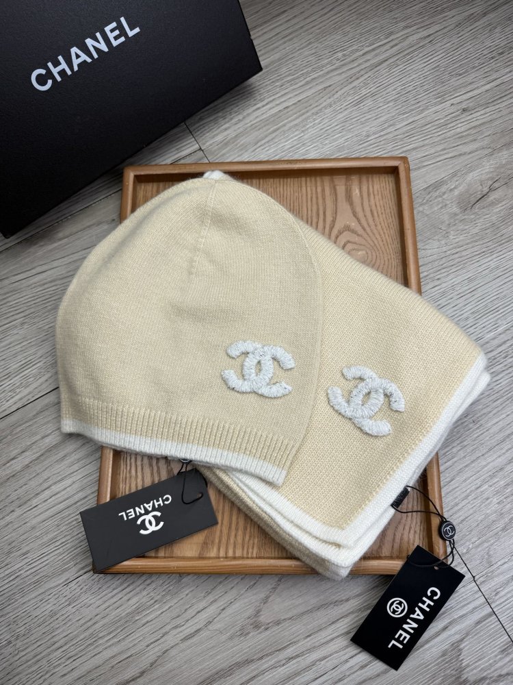 Комплект шерстяные шапка и шарф