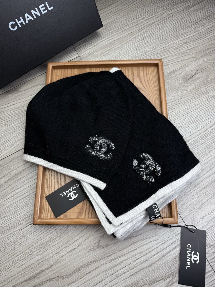 Комплект шерстяные шапка и шарф