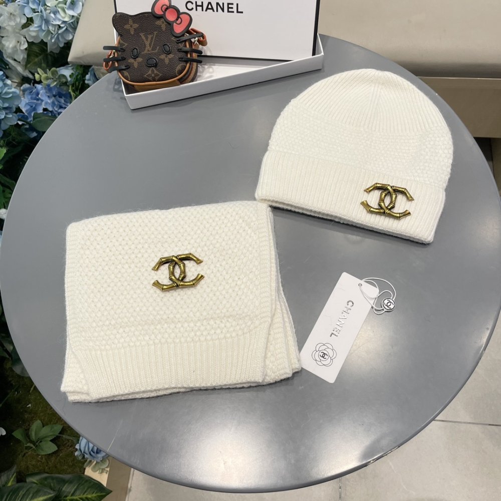 Комплект шерстяные шапка и шарф