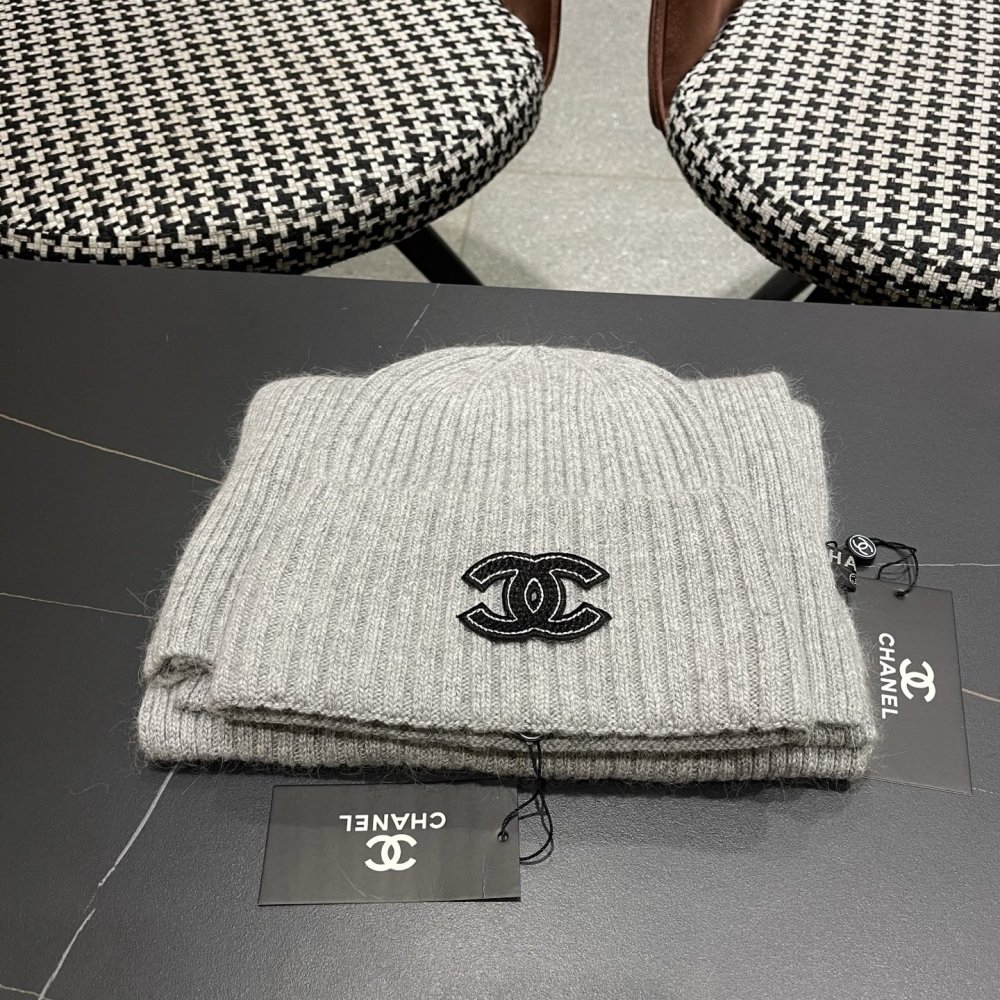 Комплект шерстяные шапка и шарф