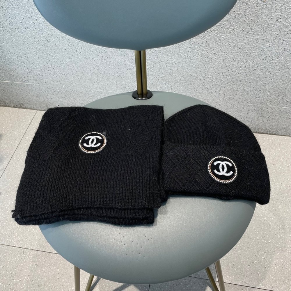 Комплект шерстяные шапка и шарф