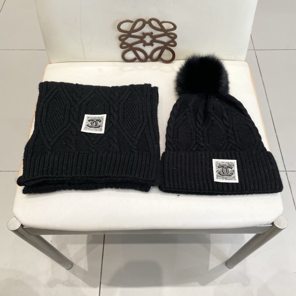 Комплект шерстяные шапка и шарф