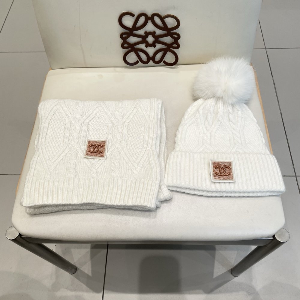 Комплект шерстяные шапка и шарф