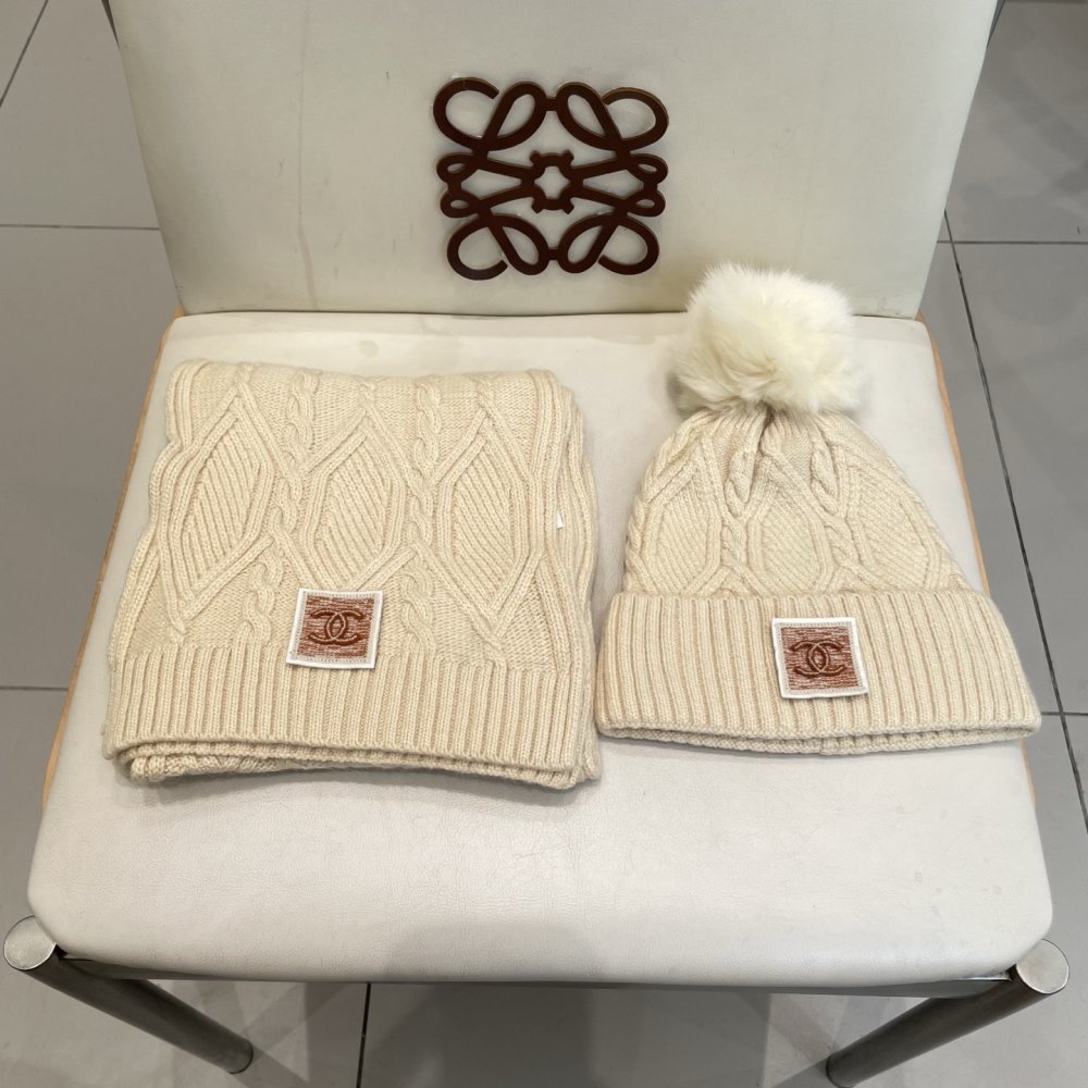 Комплект шерстяные шапка и шарф