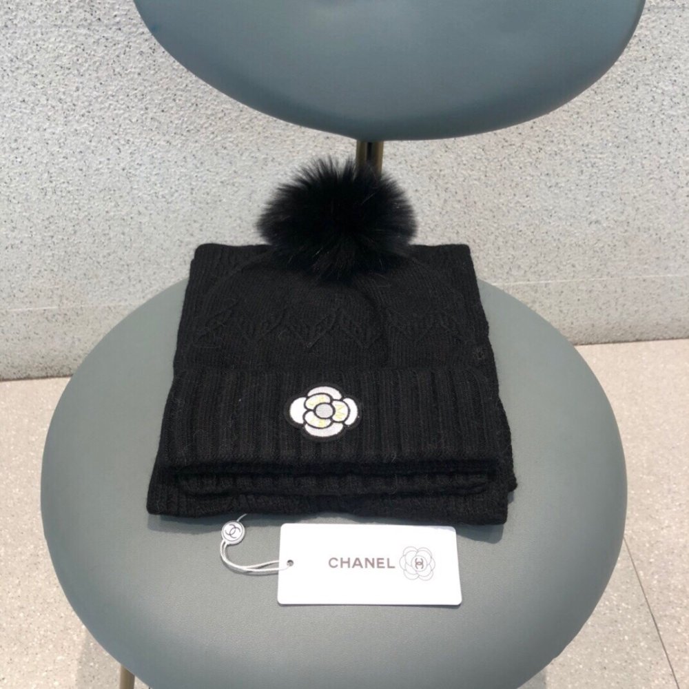 Комплект шерстяные шапка и шарф