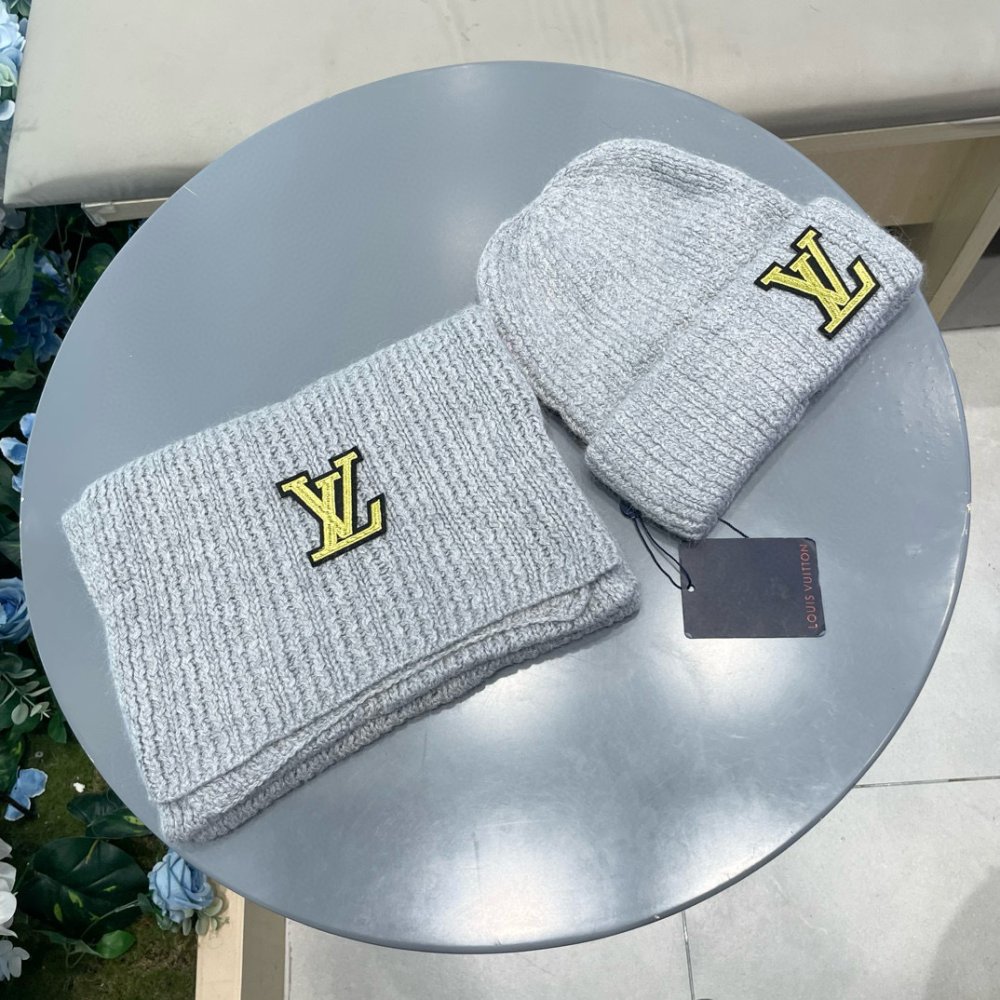 Комплект вовняні шапка і шарф