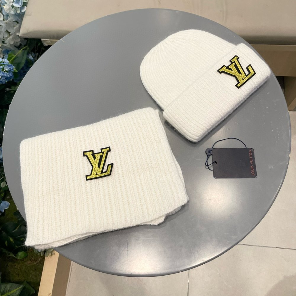 Комплект вовняні шапка і шарф